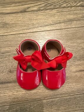 Baby red bow slippers